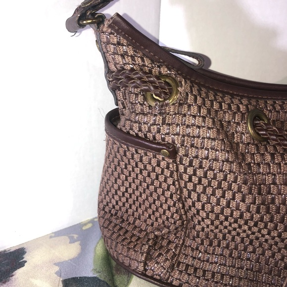 Relic Weaved Tassel Purse - Picture 3 of 15